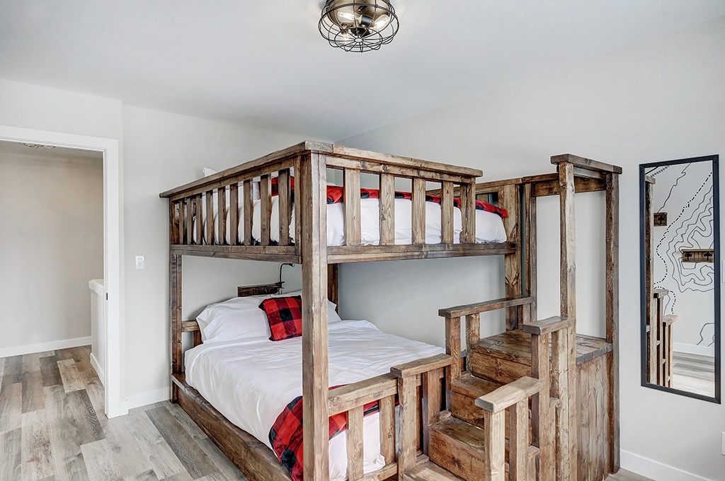 3CE46403-E666-4F0F-B3B4-B4BEA7185623